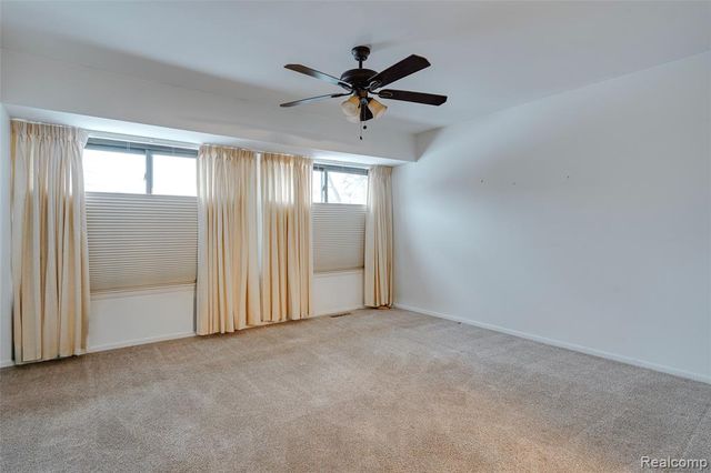 3082 Lindenwood Drive, Dearborn, MI 48120