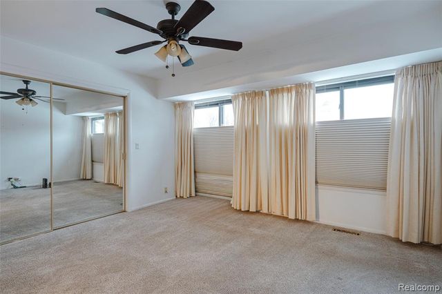 3082 Lindenwood Drive, Dearborn, MI 48120