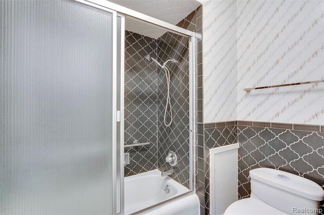 3082 Lindenwood Drive, Dearborn, MI 48120