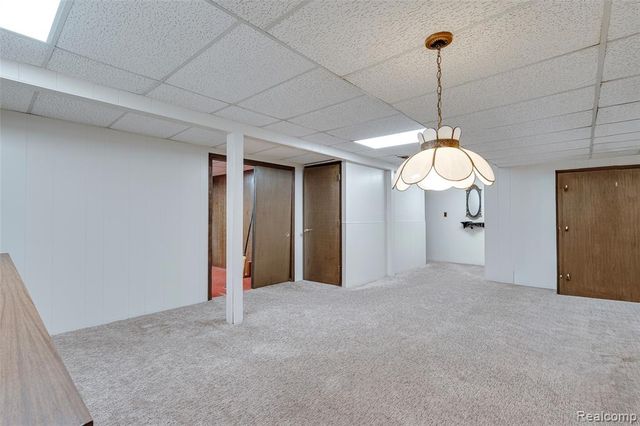 3082 Lindenwood Drive, Dearborn, MI 48120