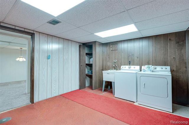 3082 Lindenwood Drive, Dearborn, MI 48120