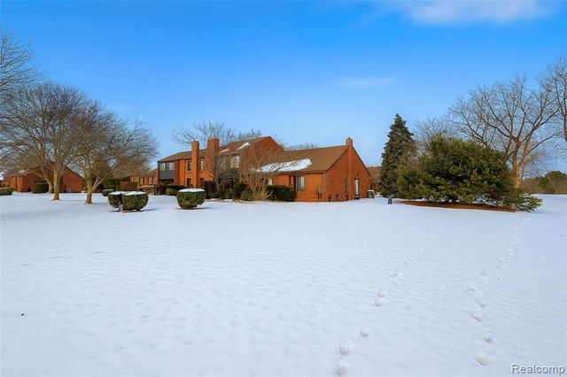 3082 Lindenwood Drive, Dearborn, MI 48120