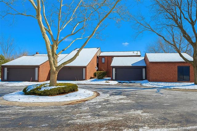 3082 Lindenwood Drive, Dearborn, MI 48120