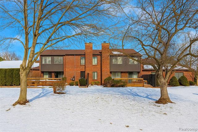 3082 Lindenwood Drive, Dearborn, MI 48120