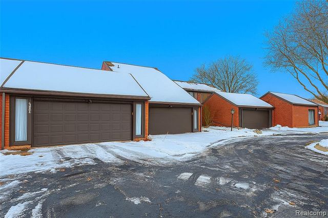 3082 Lindenwood Drive, Dearborn, MI 48120