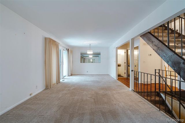 3082 Lindenwood Drive, Dearborn, MI 48120