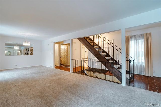 3082 Lindenwood Drive, Dearborn, MI 48120