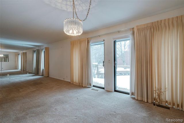 3082 Lindenwood Drive, Dearborn, MI 48120