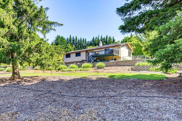 1314 Highcrest Drive, Medford, OR 97504