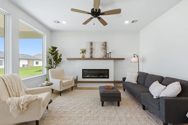 520 E Elmwood St, Park City, KS 67147