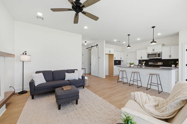 520 E Elmwood St, Park City, KS 67147