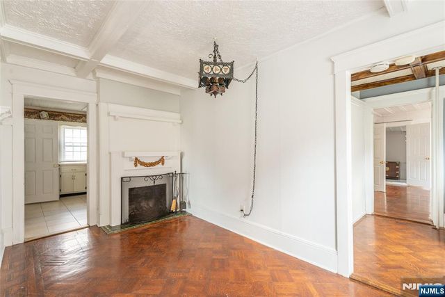 53 Murray Hill Terrace, Bergenfield, NJ 07621