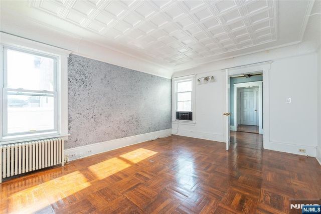 53 Murray Hill Terrace, Bergenfield, NJ 07621
