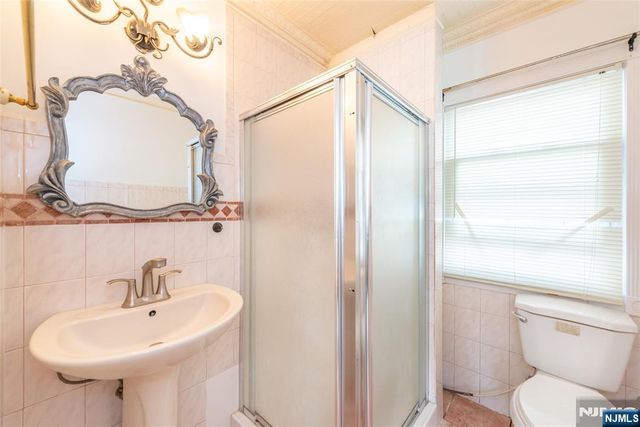 53 Murray Hill Terrace, Bergenfield, NJ 07621