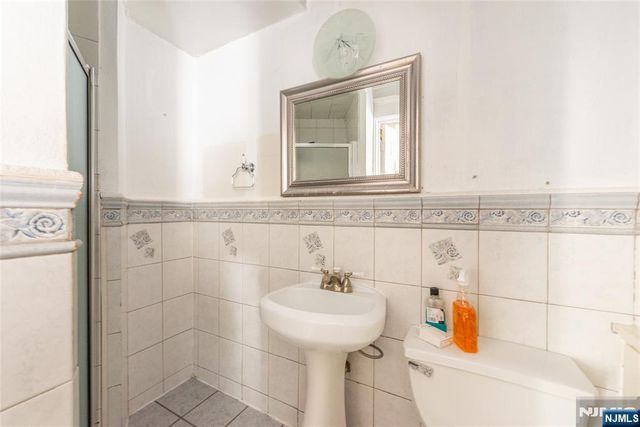 53 Murray Hill Terrace, Bergenfield, NJ 07621