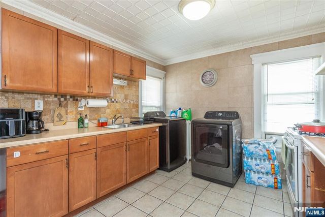 53 Murray Hill Terrace, Bergenfield, NJ 07621