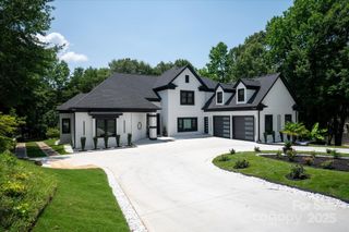 15617 Eagleview Drive, Charlotte, NC 28278