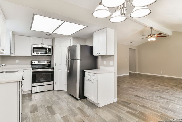 9550 New World, San Antonio, TX 78239