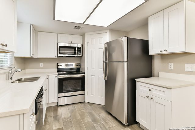 9550 New World, San Antonio, TX 78239