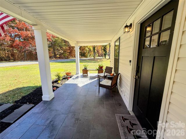 979 Howard Gap Road, Tryon, NC 28782