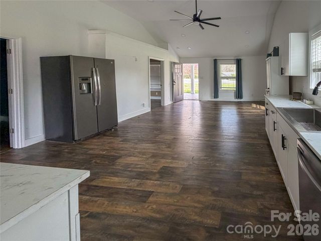 979 Howard Gap Road, Tryon, NC 28782