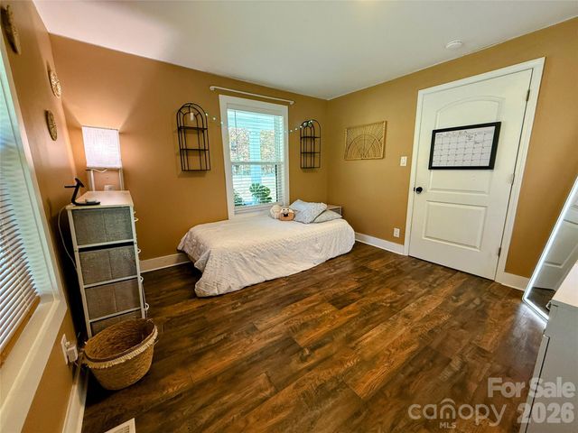 979 Howard Gap Road, Tryon, NC 28782