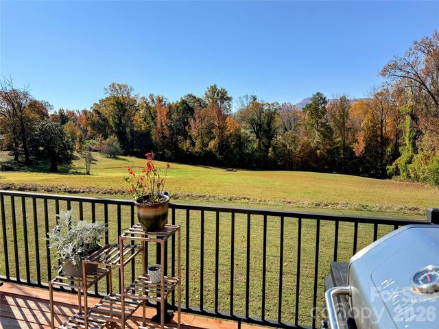 979 Howard Gap Road, Tryon, NC 28782