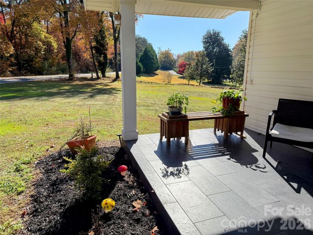 979 Howard Gap Road, Tryon, NC 28782