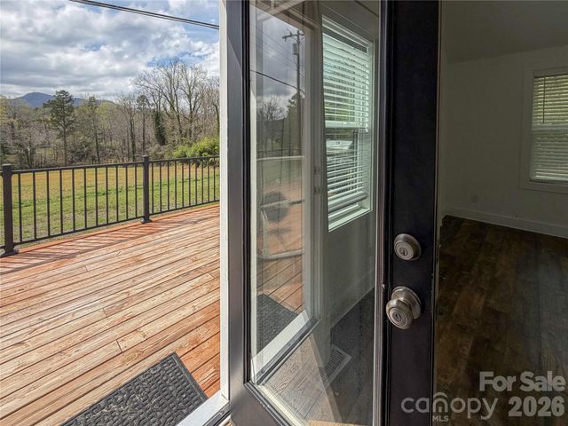 979 Howard Gap Road, Tryon, NC 28782