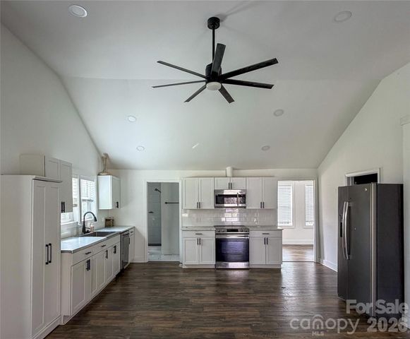 979 Howard Gap Road, Tryon, NC 28782