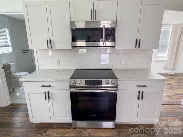 979 Howard Gap Road, Tryon, NC 28782