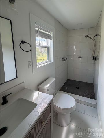 979 Howard Gap Road, Tryon, NC 28782