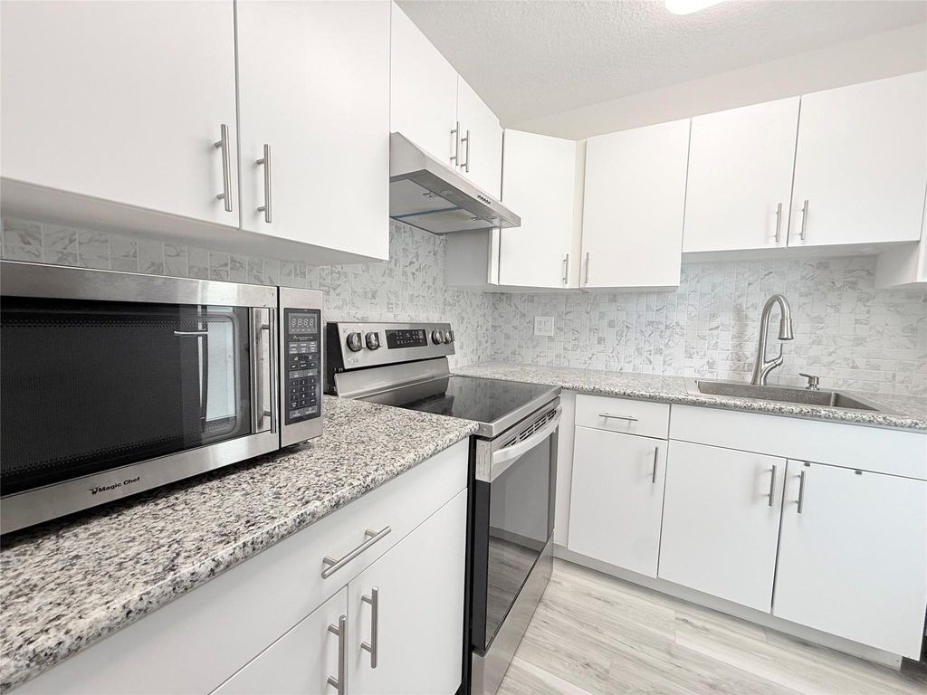 2555 NE 11th Street 606, Fort Lauderdale, FL 33304