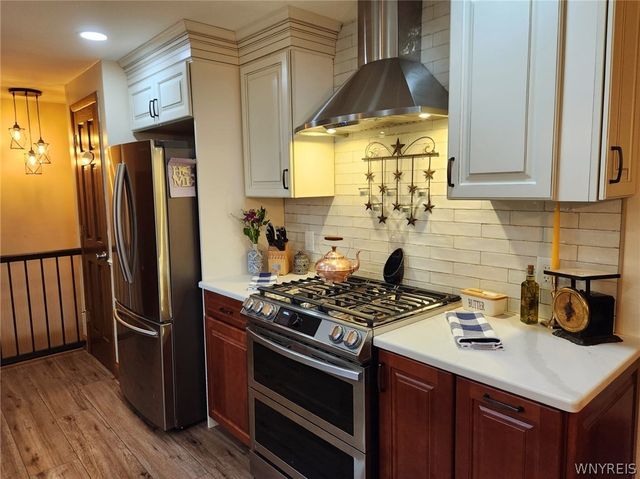 17 Organ Cres, West Seneca, NY 14224