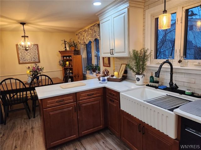 17 Organ Cres, West Seneca, NY 14224