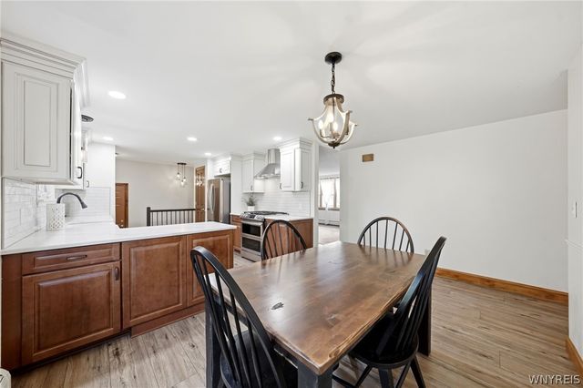 17 Organ Cres, West Seneca, NY 14224