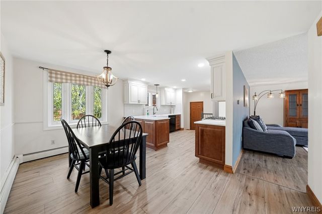 17 Organ Cres, West Seneca, NY 14224