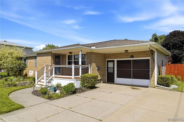 17 Organ Cres, West Seneca, NY 14224