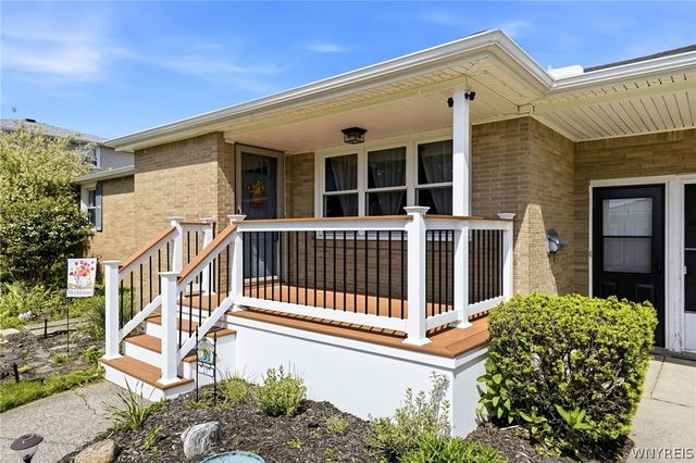 17 Organ Cres, West Seneca, NY 14224