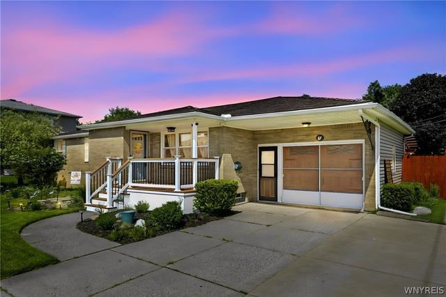17 Organ Cres, West Seneca, NY 14224