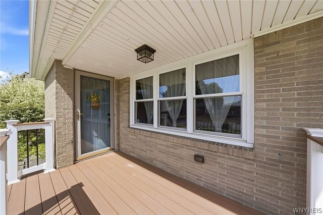 17 Organ Cres, West Seneca, NY 14224