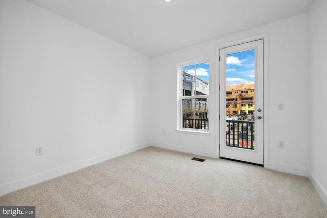 4828 BAUHAUS SQ, Chantilly, VA 20151