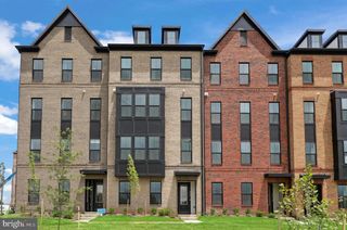 4828 BAUHAUS SQ, Chantilly, VA 20151
