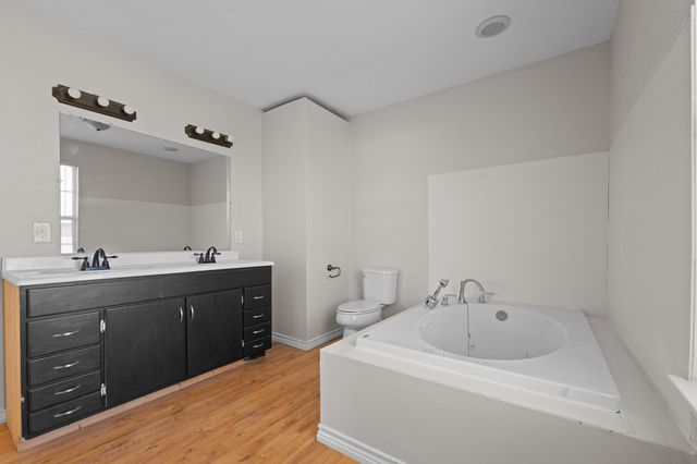 1802 N Wilhite Street, Cleburne, TX 76031