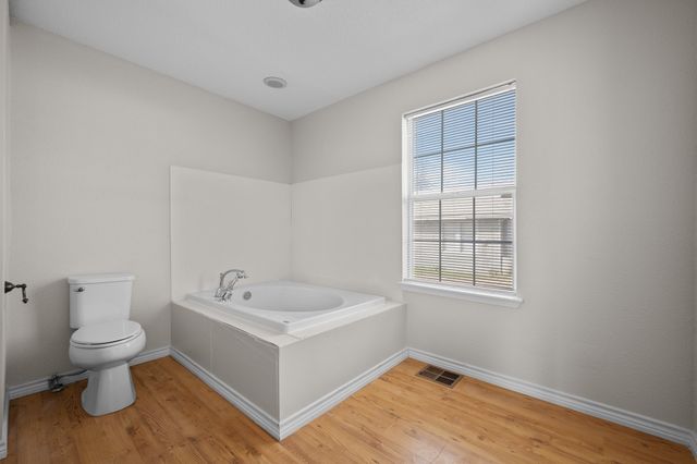 1802 N Wilhite Street, Cleburne, TX 76031