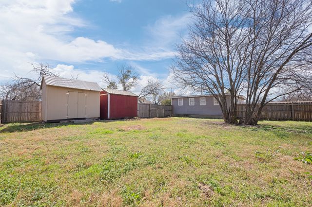 1802 N Wilhite Street, Cleburne, TX 76031