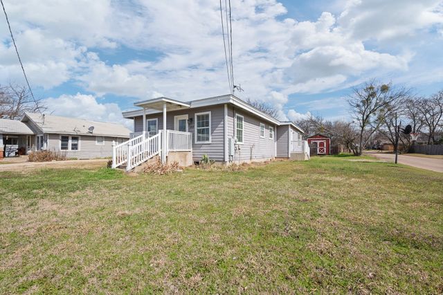 1802 N Wilhite Street, Cleburne, TX 76031