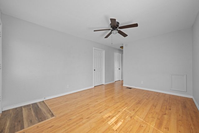 1802 N Wilhite Street, Cleburne, TX 76031