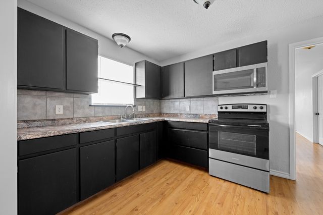 1802 N Wilhite Street, Cleburne, TX 76031