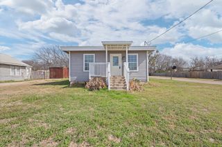 1802 N Wilhite Street, Cleburne, TX 76031